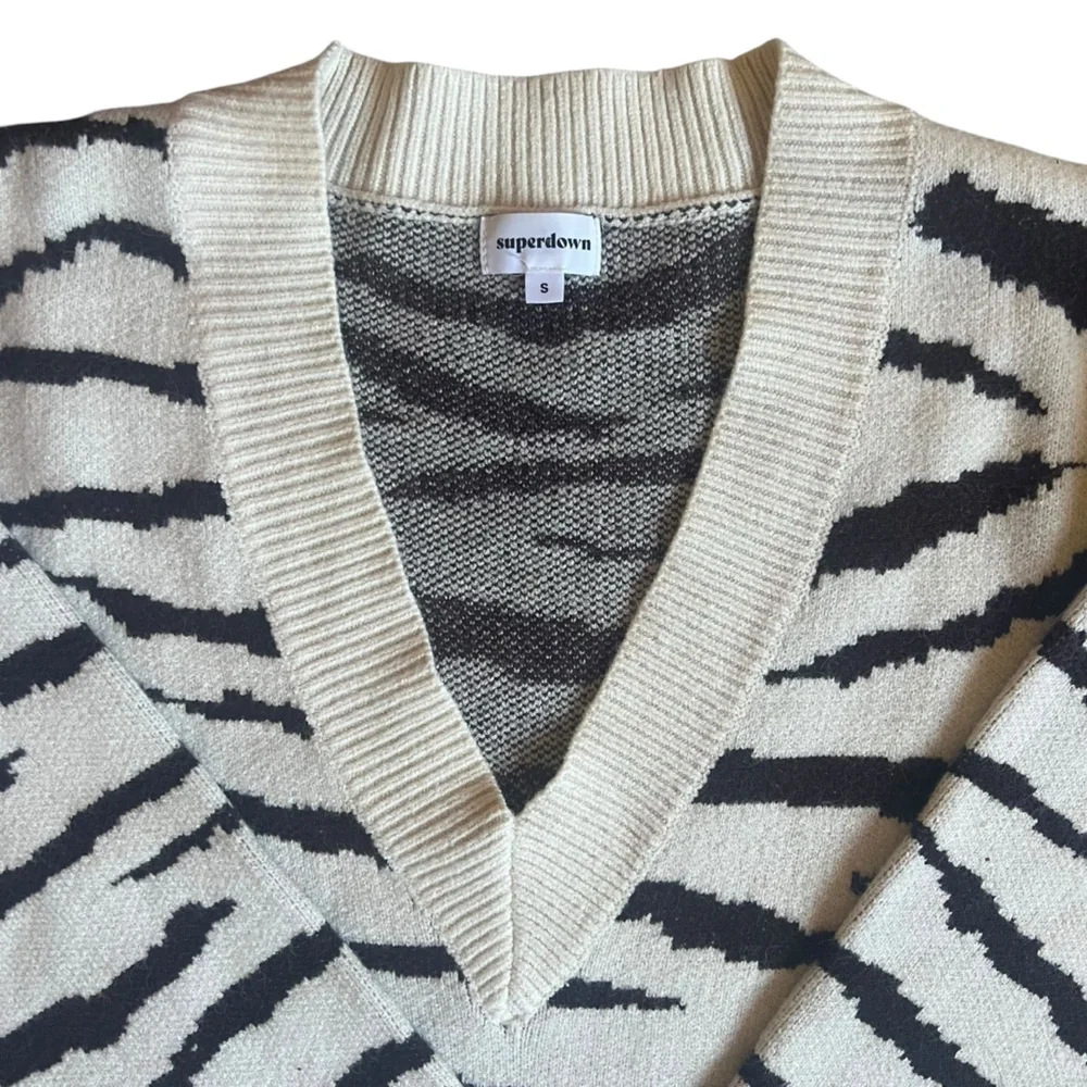 Superdown Zendaya V-Neck Sweater Cream Brown Size S - Picture 5 of 10